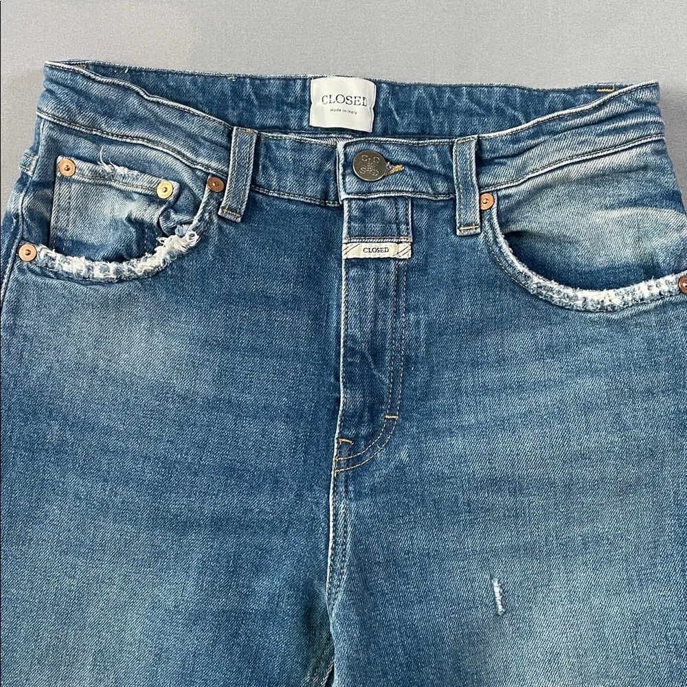 Closed slight distressing
